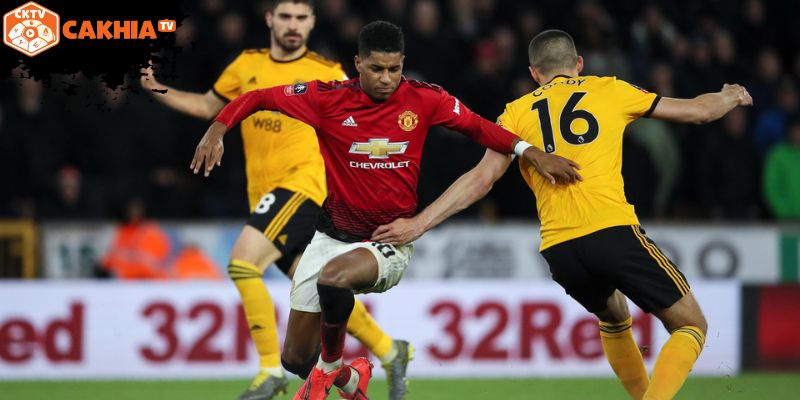 Áp lực gia tăng trước cuộc đụng độ Wolverhampton